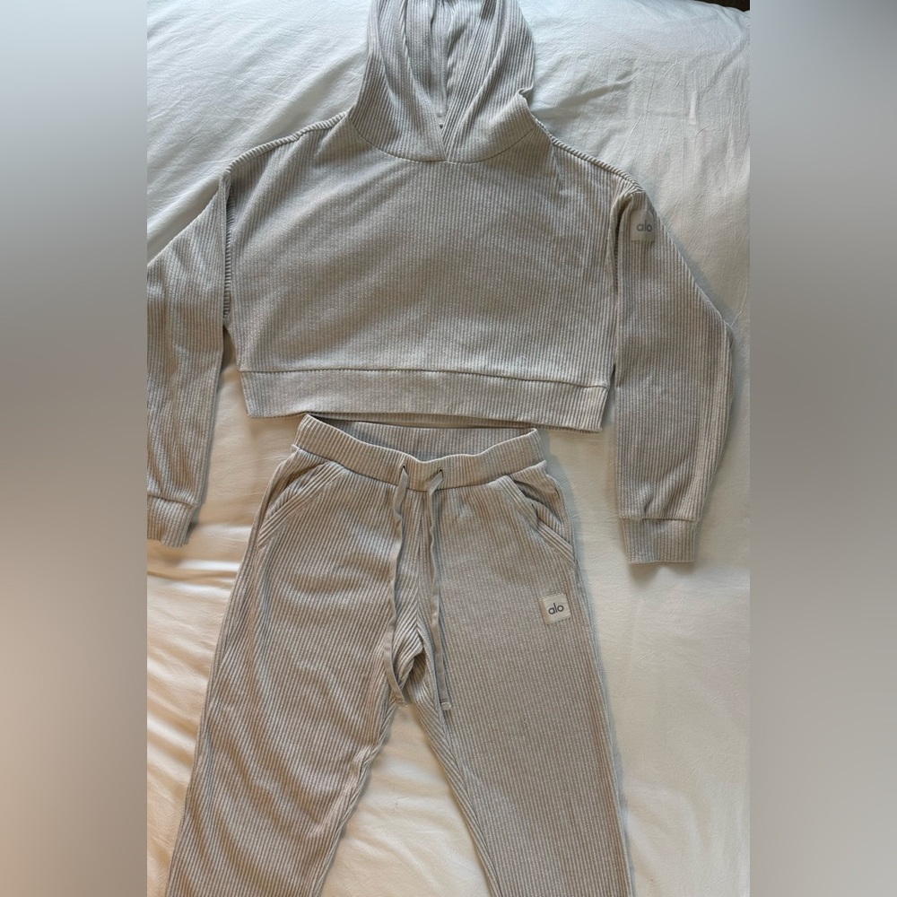Alo Yoga Muse Matching Set (Hoodie and Pant in Ivory) Small - Picture 10 of 15